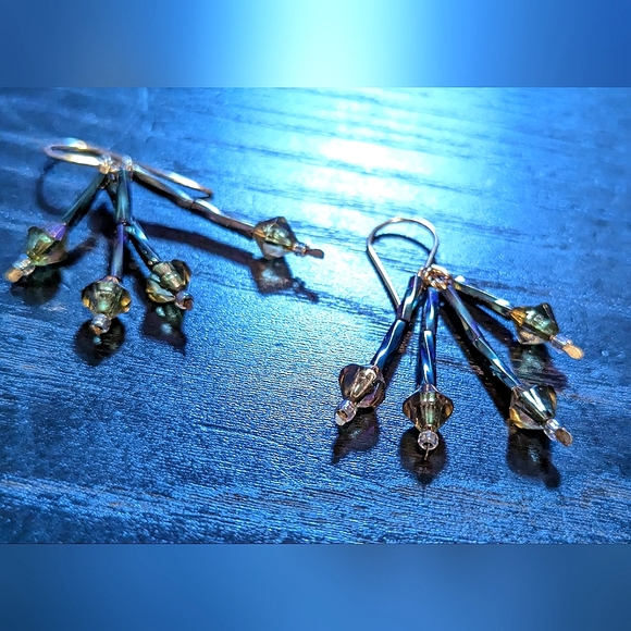 Svarowski beads on 14k rolled gold earrings in hand painted gift box - Picture 5 of 5